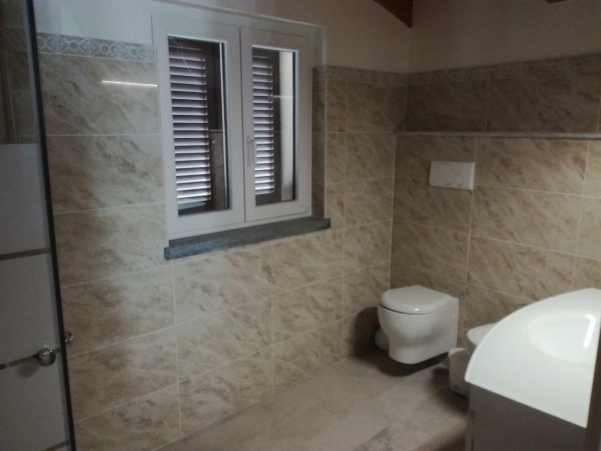 casa stefania Apartment Mandello del Lario Exterior foto